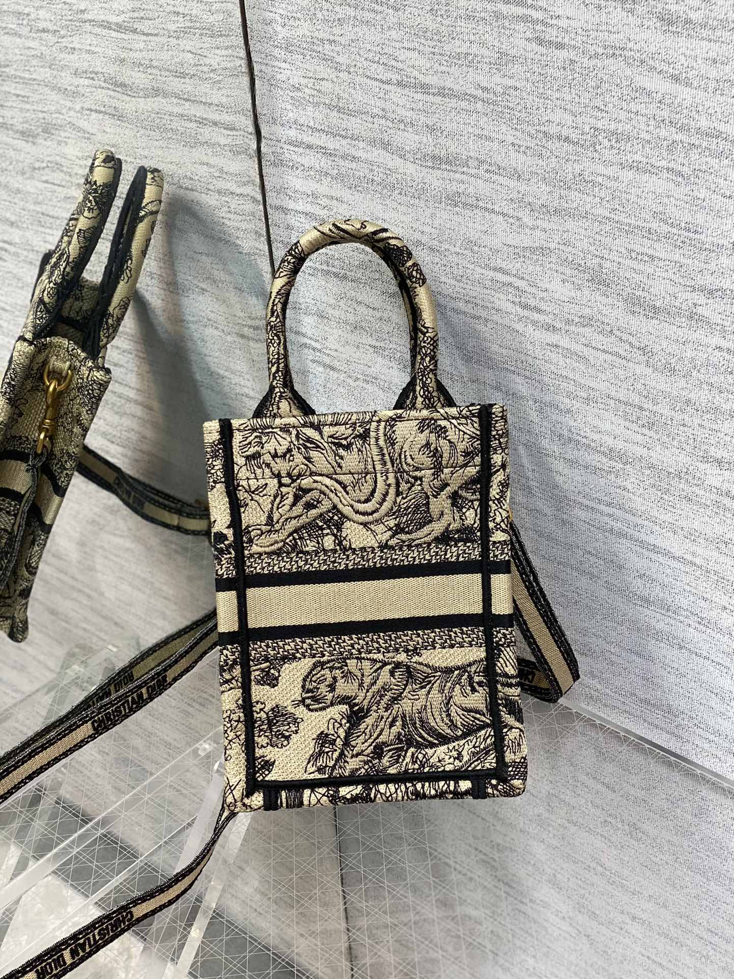 Handbag Dior size 13.5*5*18 cm - vstockx