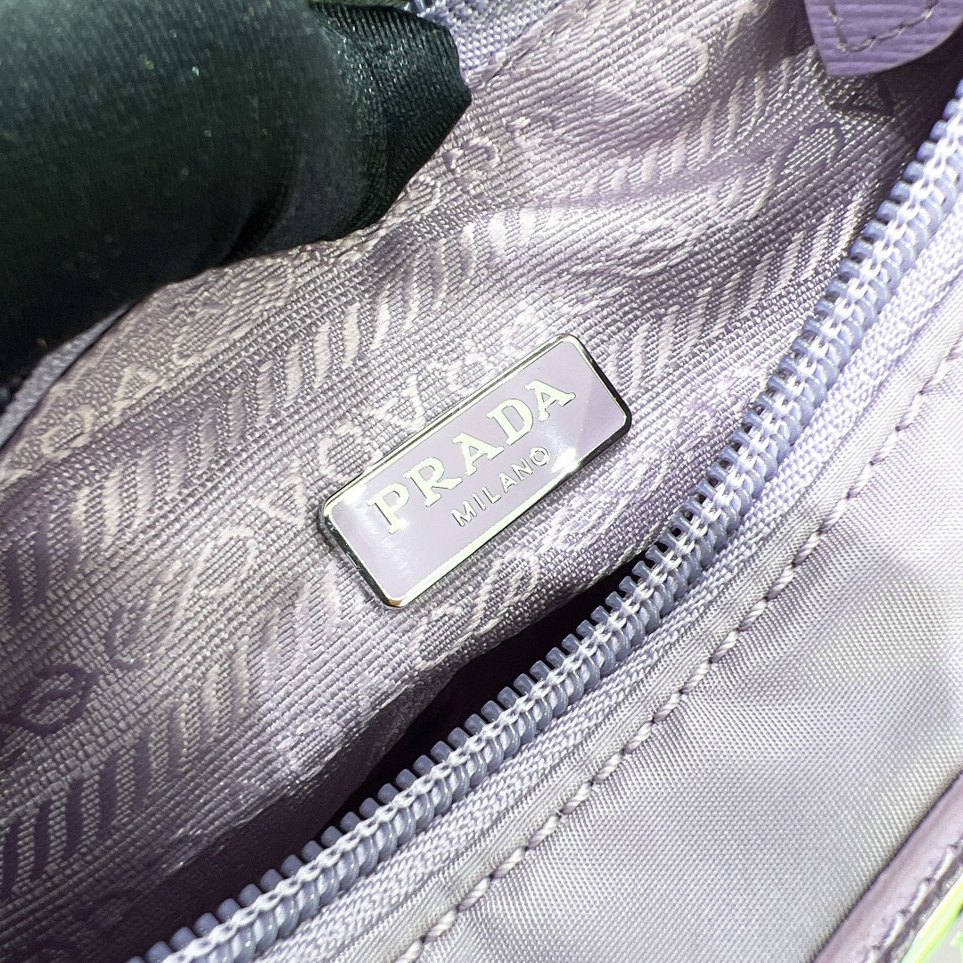 handbags prada Hobo 1NE515 re-edition 2000 Size:22*17*6 - vstockx