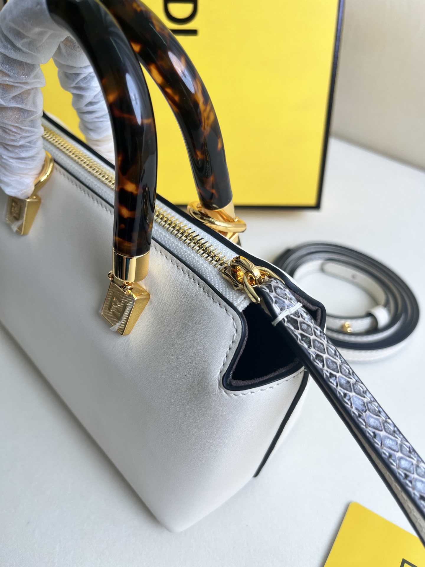 handbags FENDI 8BS067 size:20.5*12*9cm - vstockx