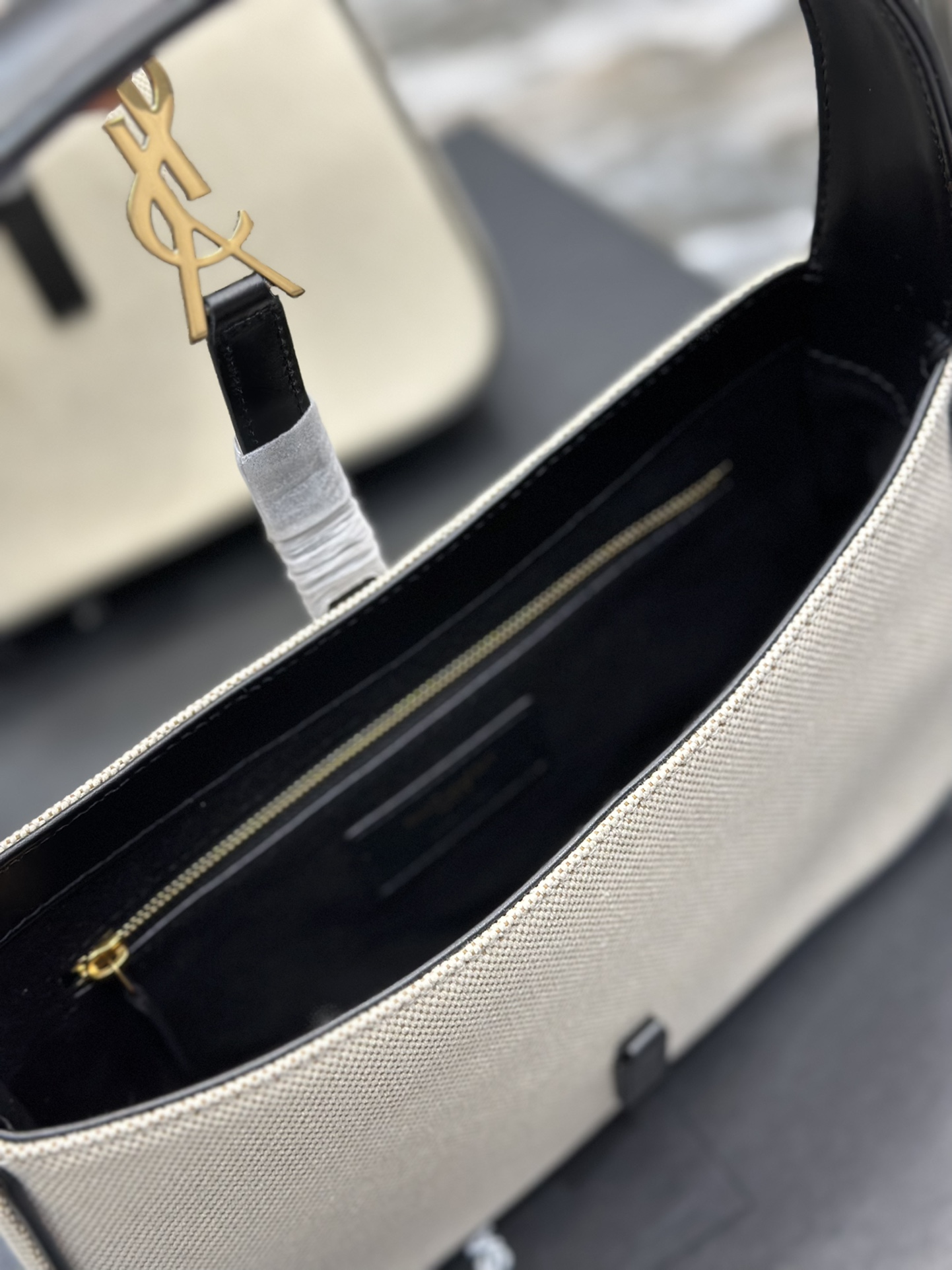 Handbags SAINT LAURENT 657228 size 25X14X6 cm - vstockx