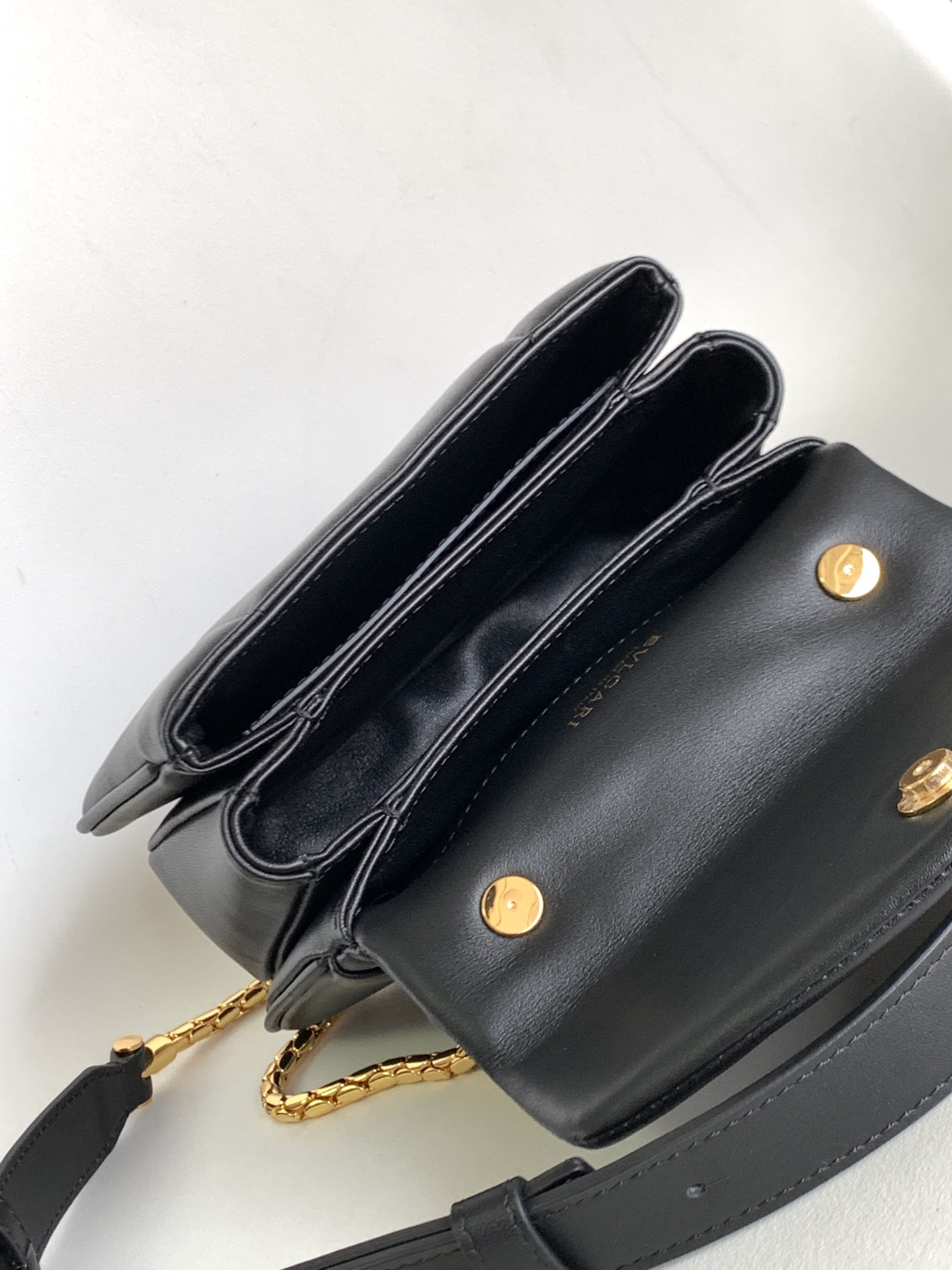 Handbags Bvlgari SERPENTI REVERSE size:22.5*15*7 cm - vstockx