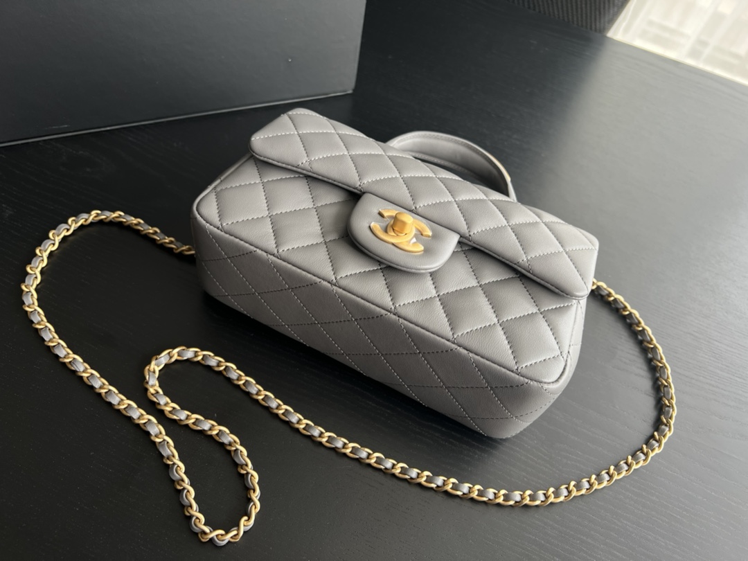 Handbag Chanel 2431 size 20cmx12cmx6 cm - vstockx