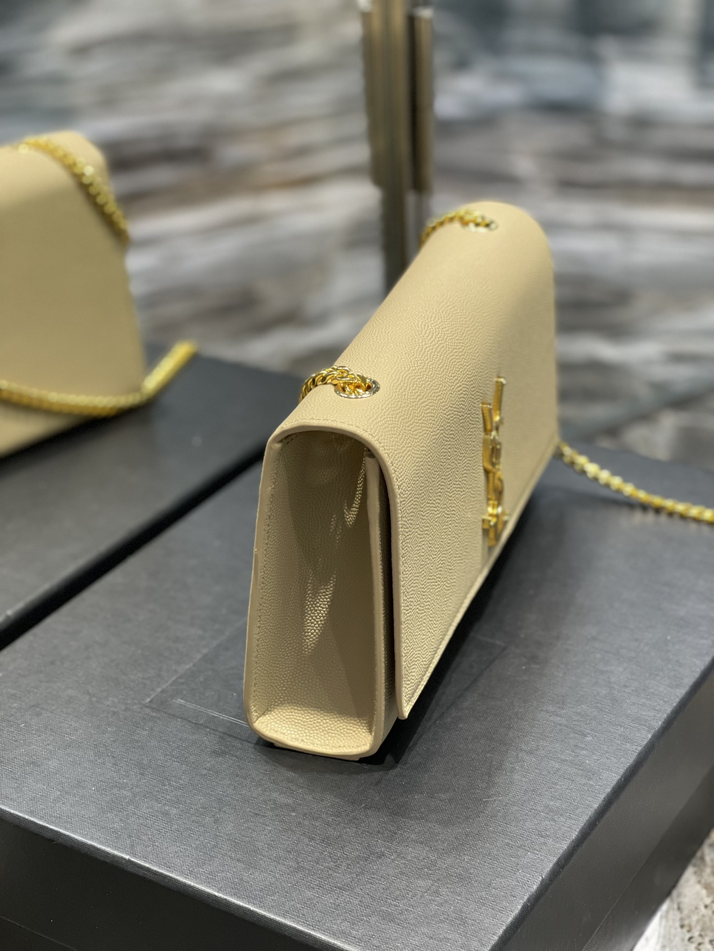 Handbags SAINT LAURENT 364021 size 24x14.5x5 cm - vstockx