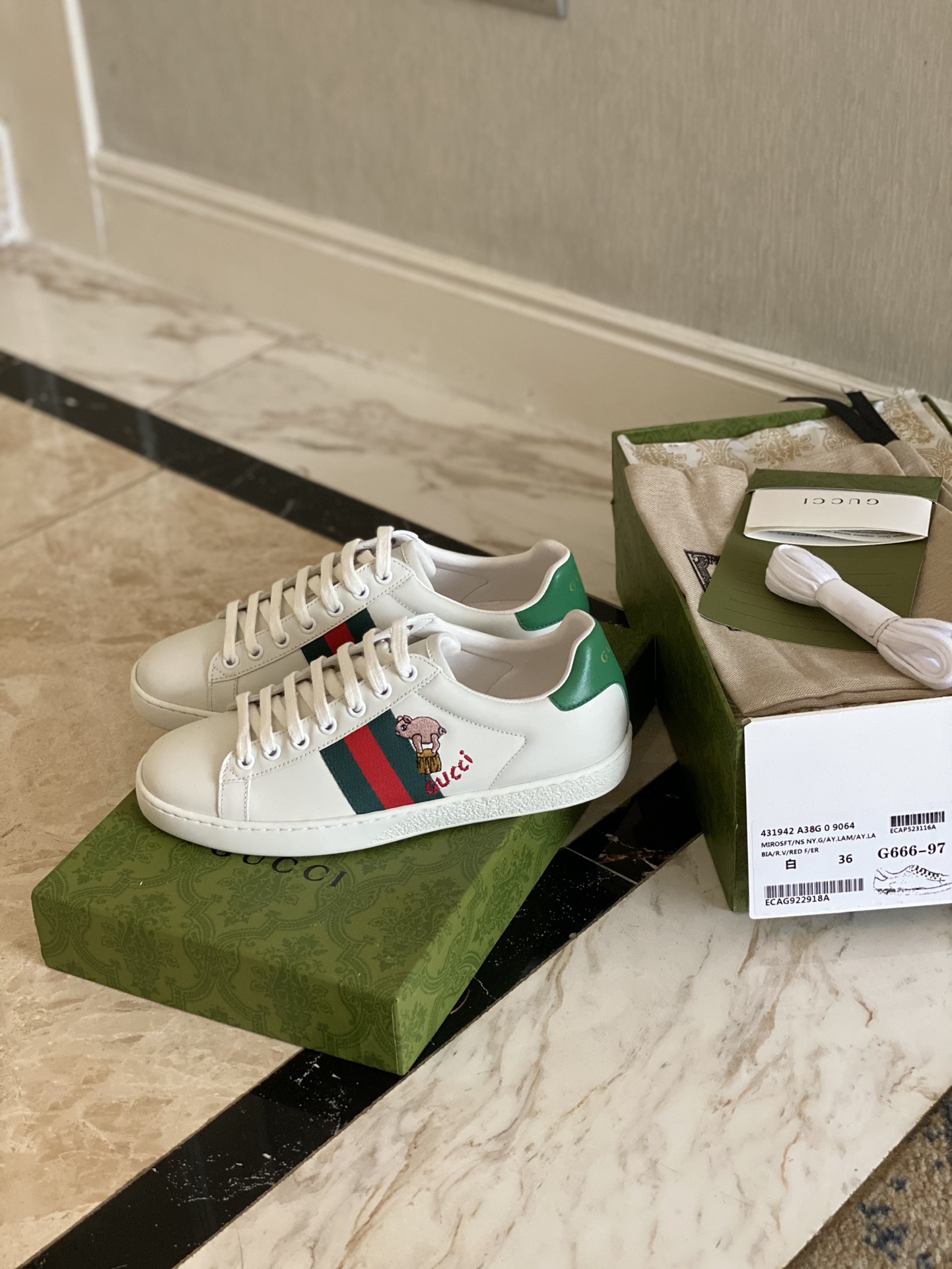 Gucci Women's Ace sneaker with bee sneaker 4 - vstockx
