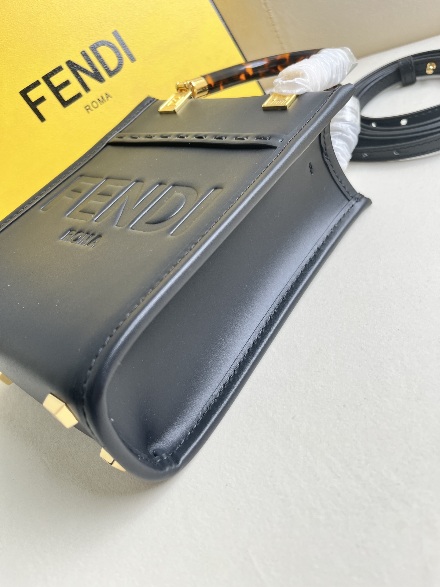 handbags FENDI 208 size:18*13*6.5- - vstockx