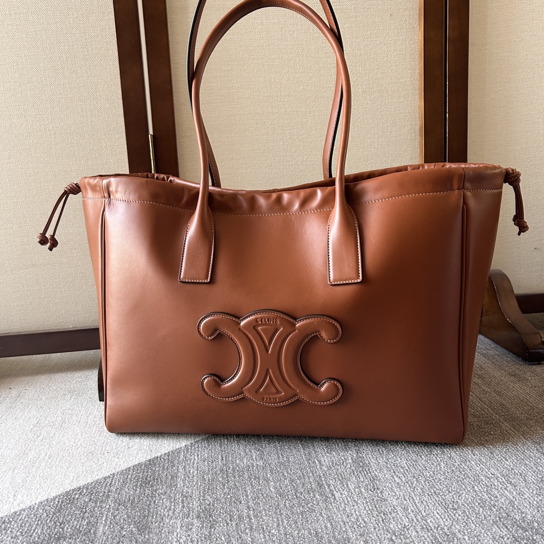 Handbags CELIN CABAS TRIOMPHE 199973 size:44 * 28 *18 cm - vstockx