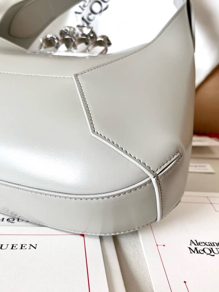 Handbag Alexander McQueen hobo size 20*12*8 cm size 30*18*7 cm - vstockx