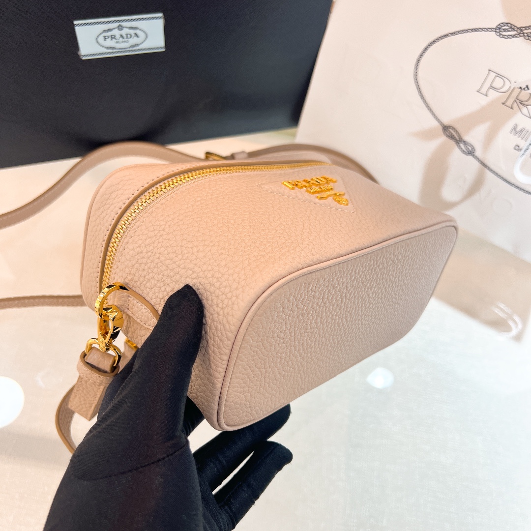 handbags prada 1BH202 18*11.5*7.5 - vstockx