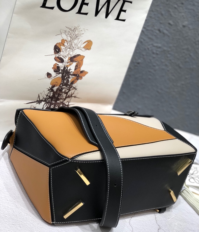 Handbags LOEWE Ykk size:29x18x12 cm - vstockx