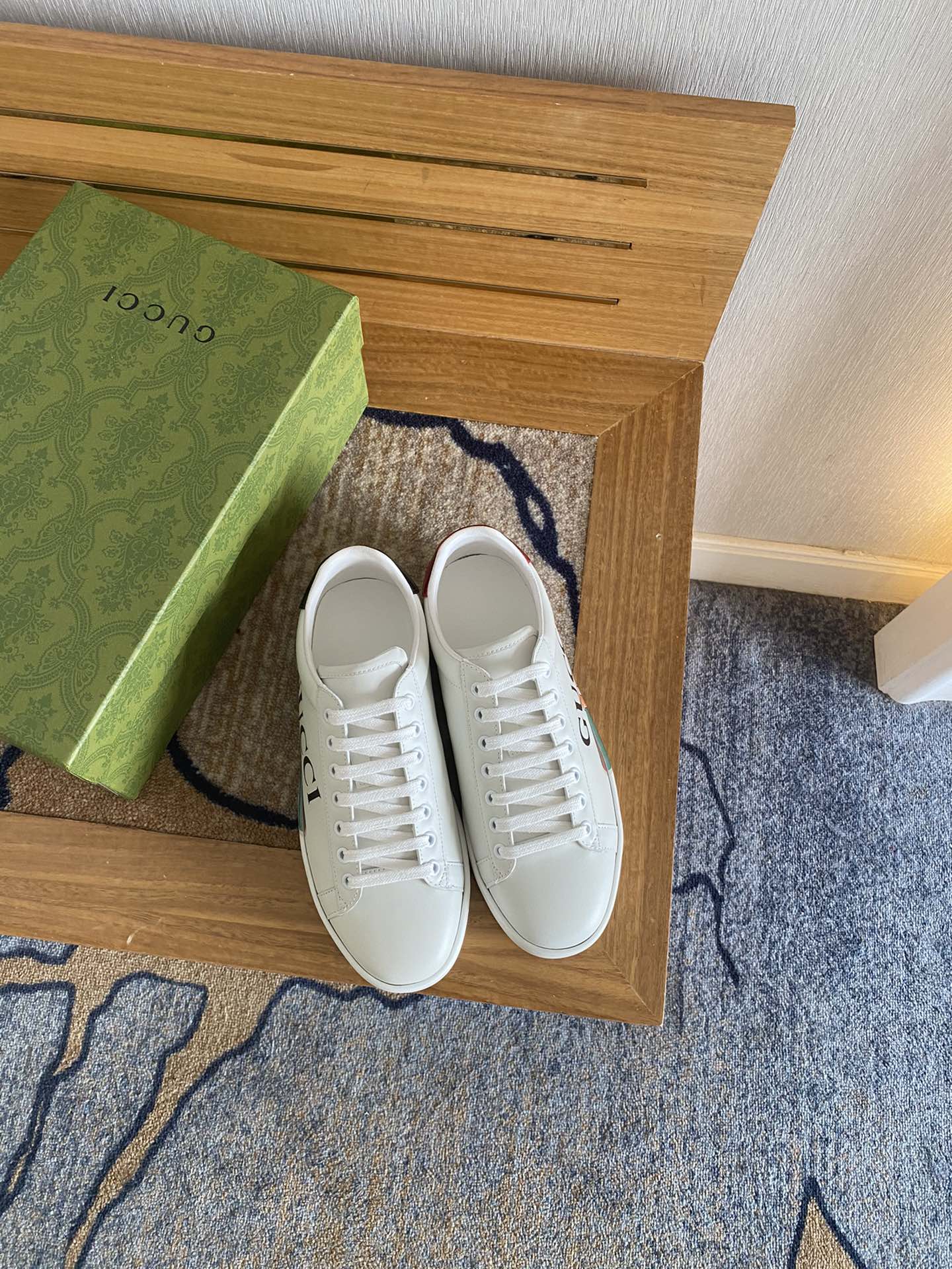 Gucci Women's Ace sneaker with bee sneaker 4 - vstockx