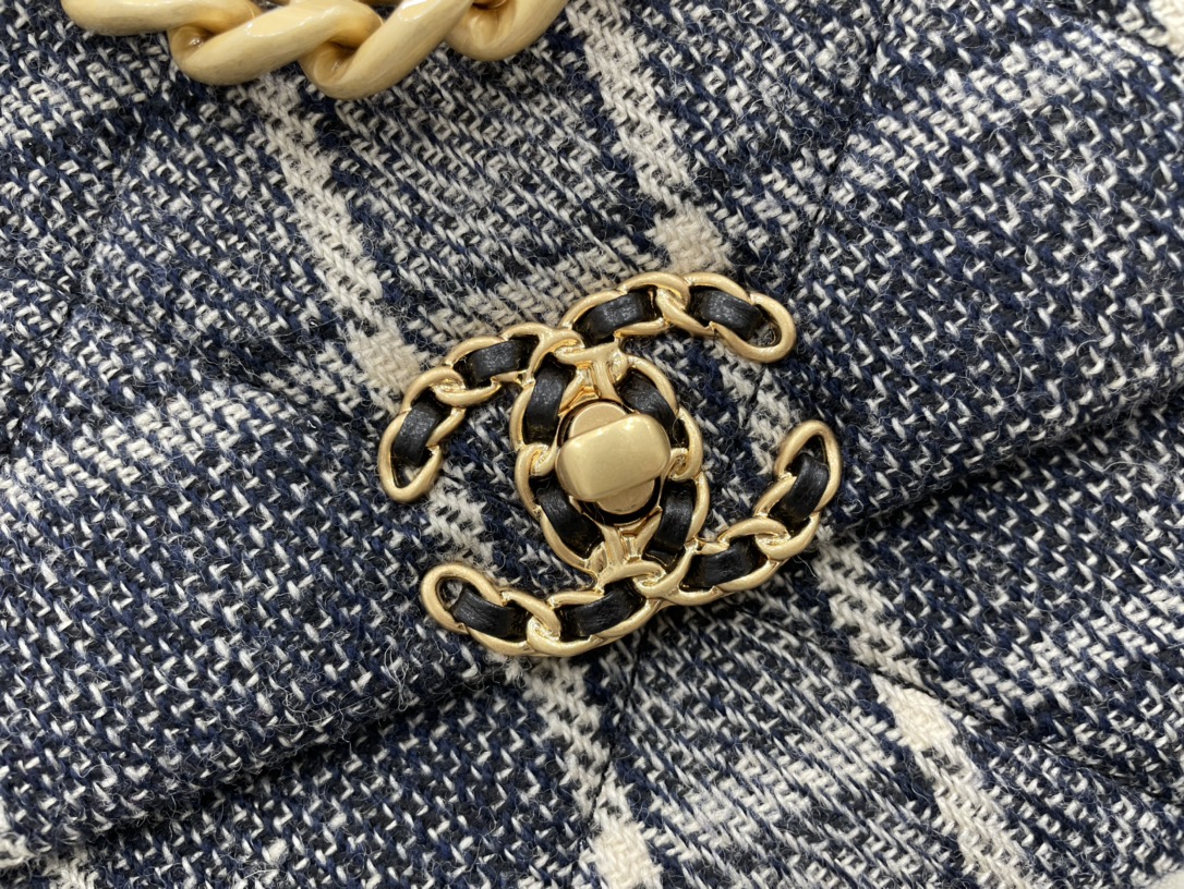 Handbag Chanel AS1160 size 26 cm - vstockx