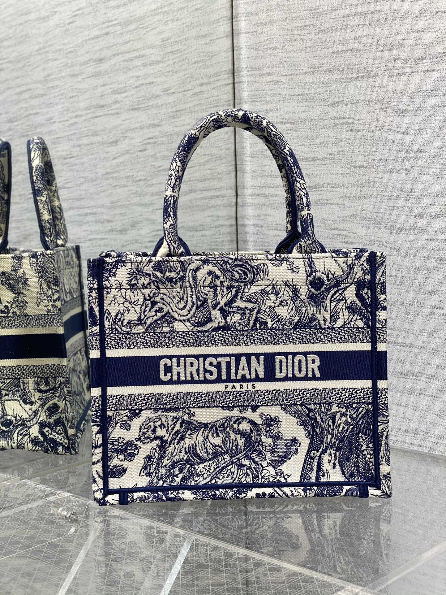 Handbags Dior Tote 8002 size:26*8*22 cm - vstockx