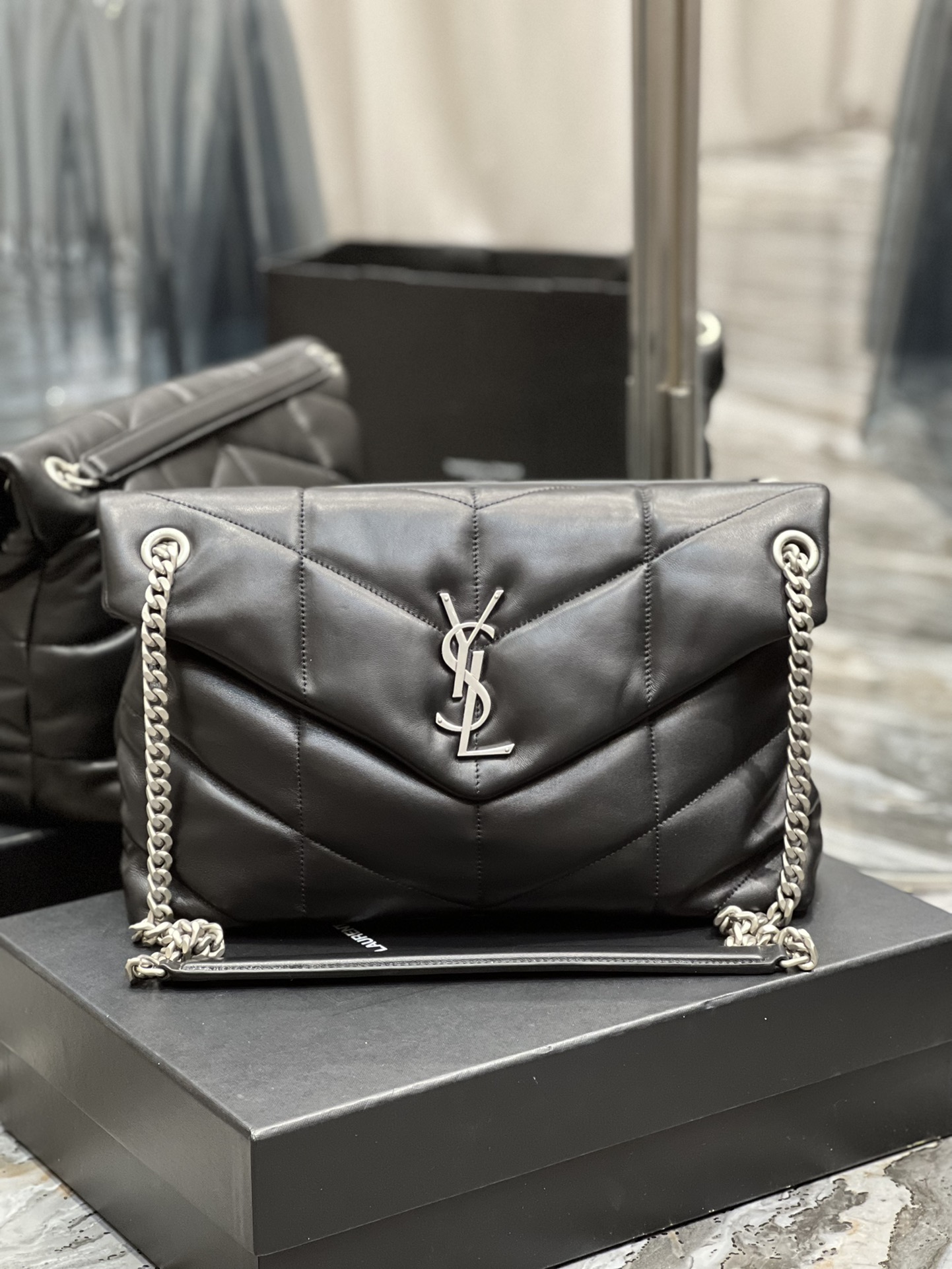Handbags SAINT LAURENT 577475 size 35x23x13.5 cm - vstockx
