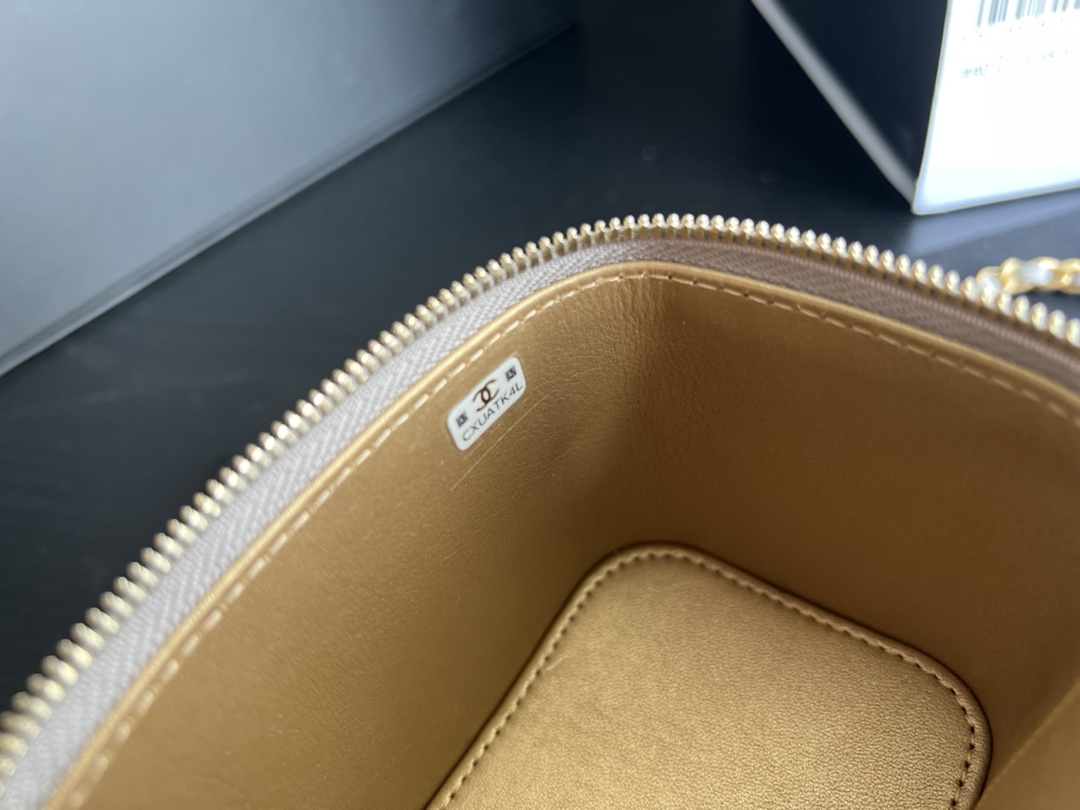 Handbag Chanel AP1447 size 8.5cmx11cmx7 cm - vstockx