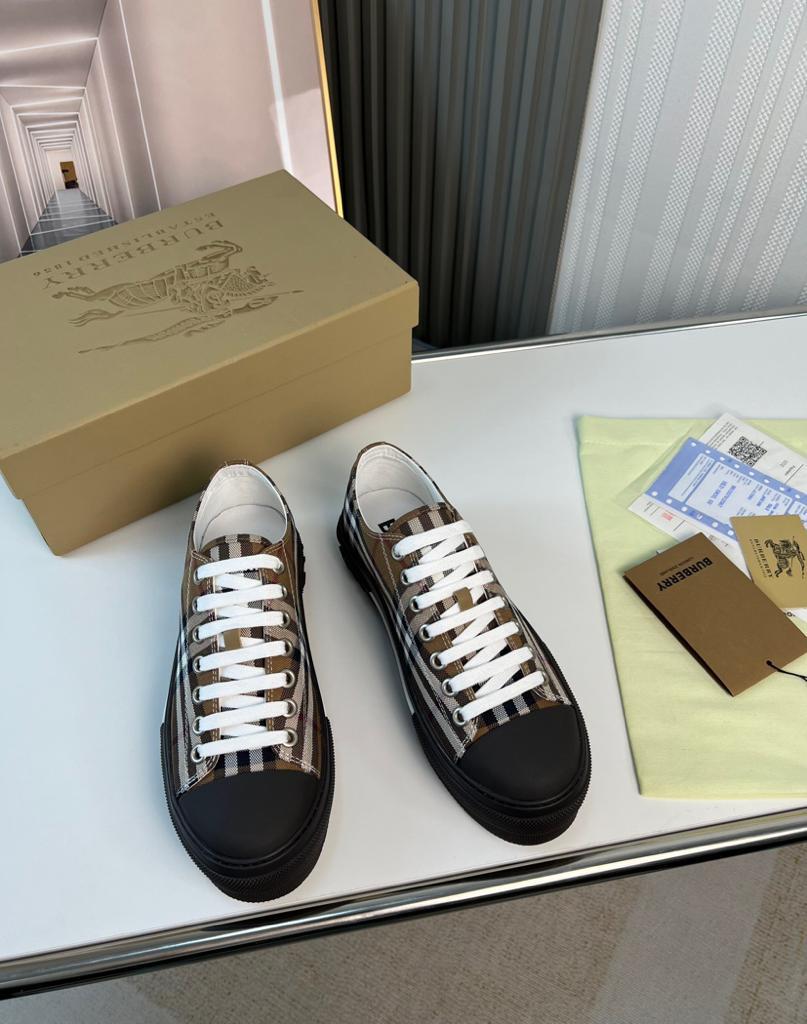 Burberry Gabardine Birch Brown Black - vstockx