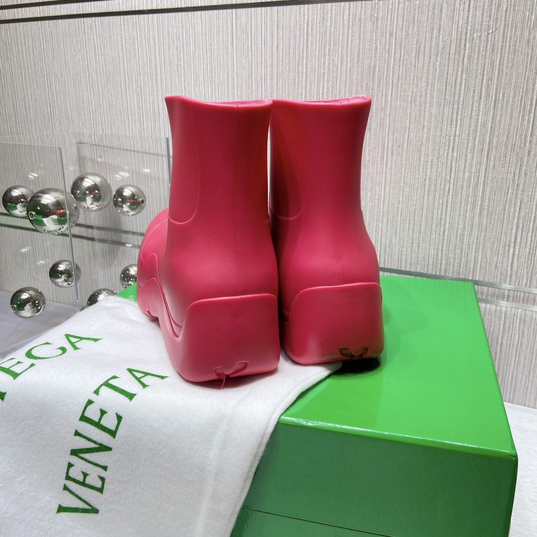 Bottega Veneta Boots 24 - vstockx