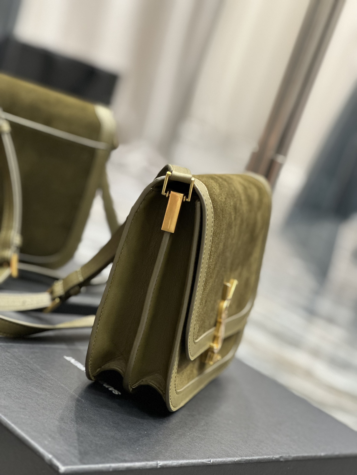 Handbags SAINT LAURENT 635025 size 22x18x5 cm - vstockx