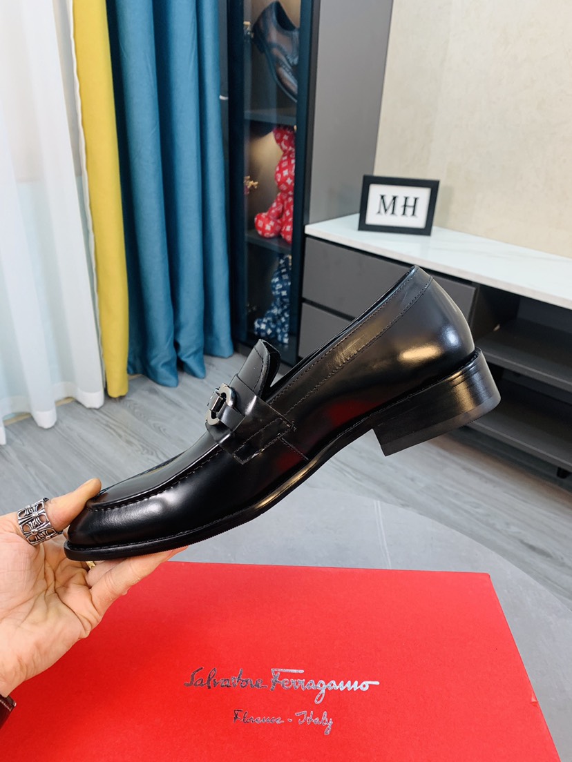 Salvatore Ferragamo Boots 38 - vstockx