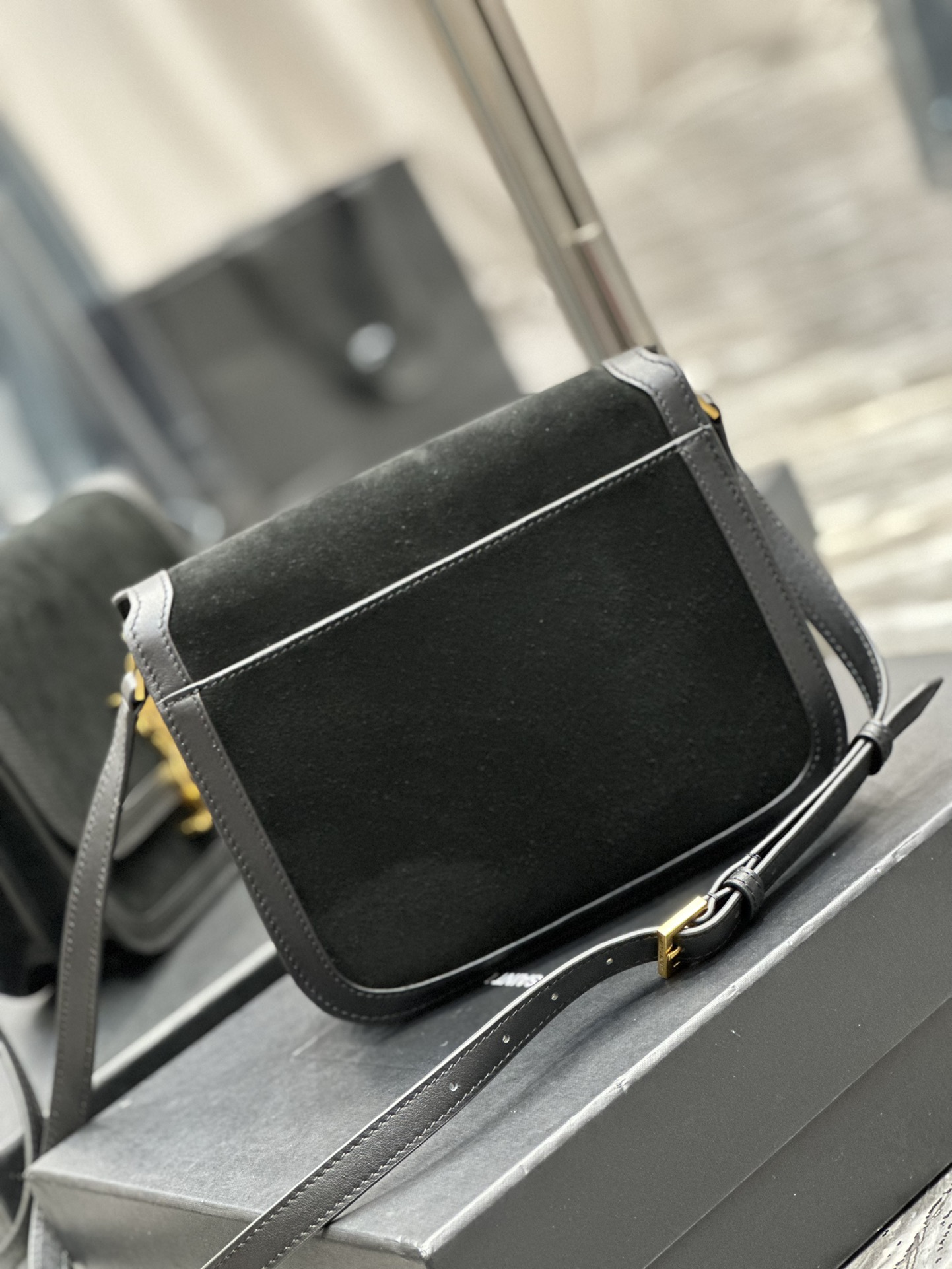 Handbags SAINT LAURENT 635025 size 22x18x5 cm - vstockx