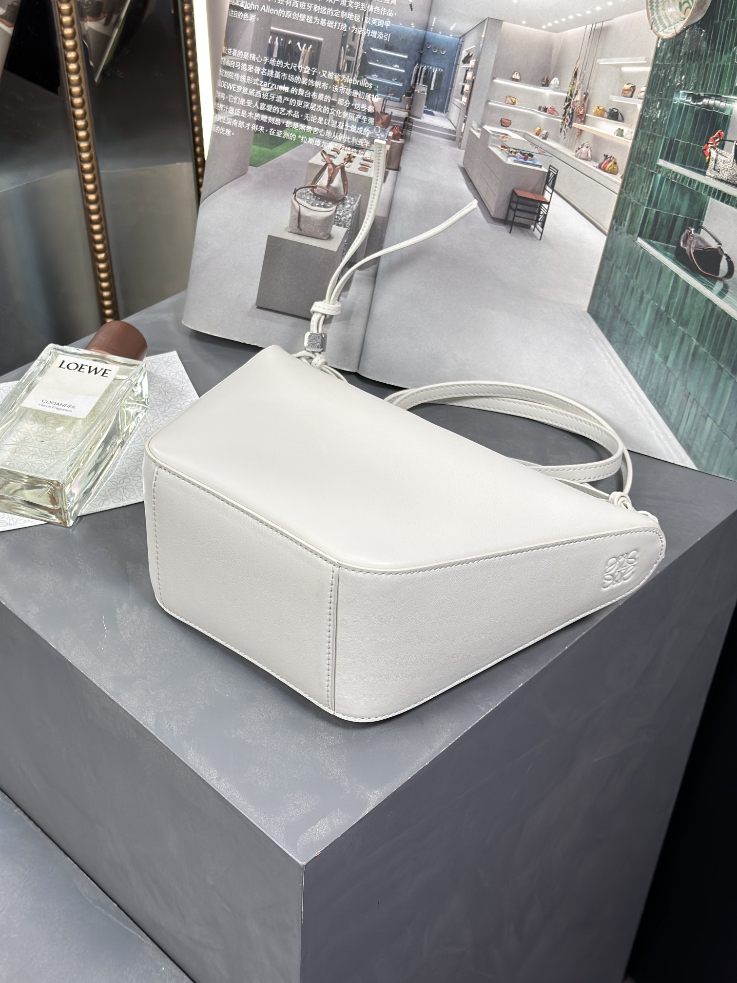 Handbags LOEWE   size:28-17-9.5 cm - vstockx