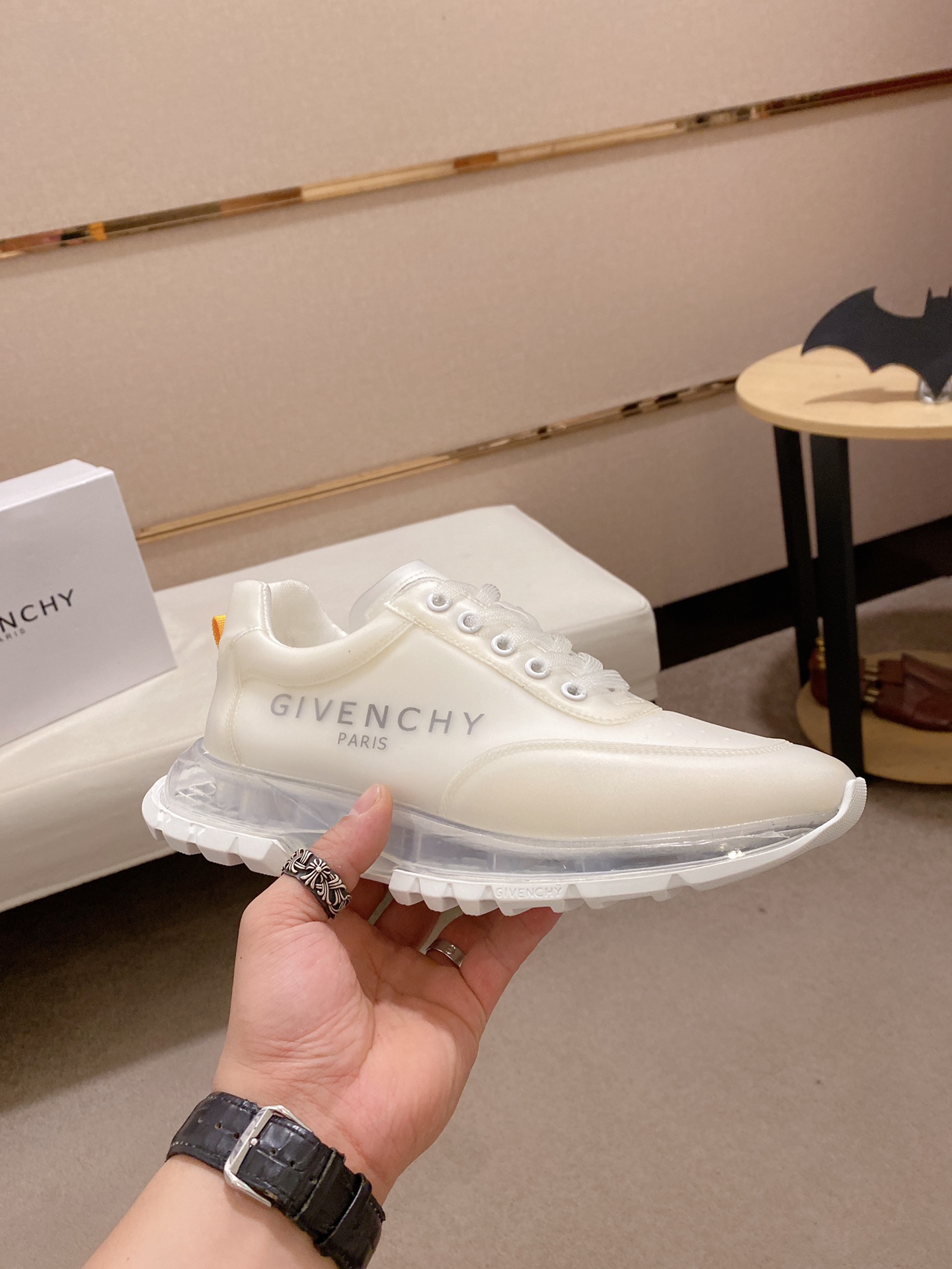 Givenchy Spectre Zip Sneakers 11 - vstockx