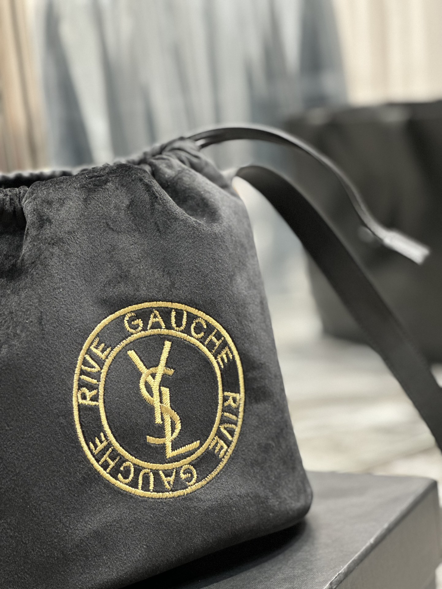 Handbags SAINT LAURENT 710261 size 21  23  14 cm - vstockx