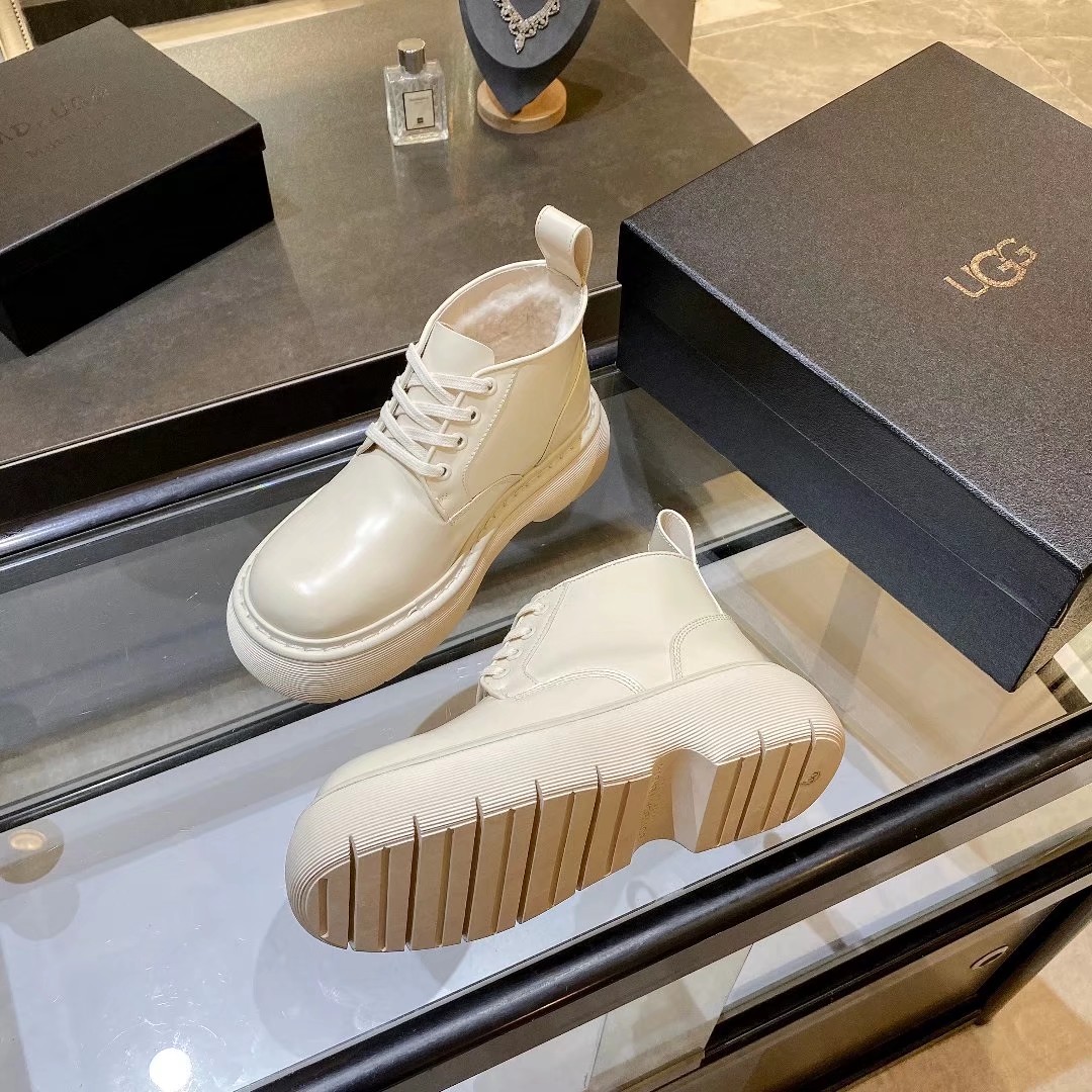 Bottega Veneta Boots 15 - vstockx