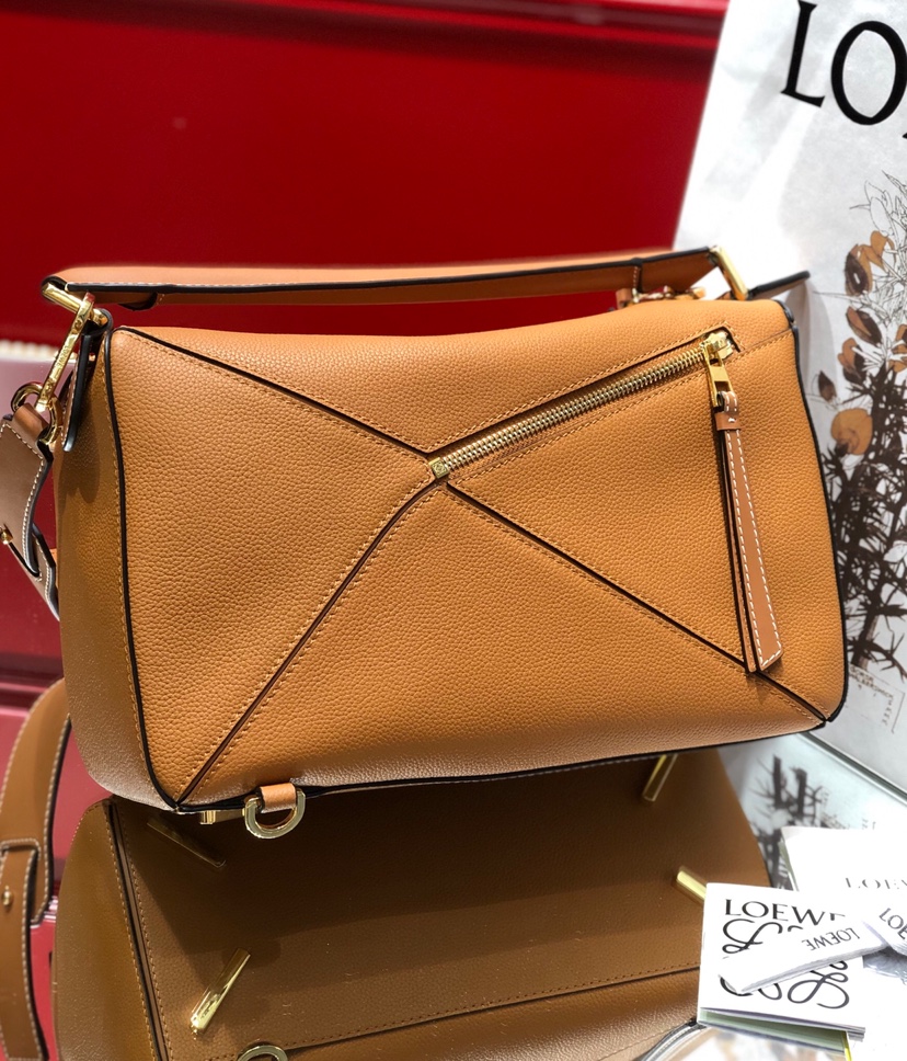 Handbags LOEWE Ykk size:29x18x12 cm - vstockx