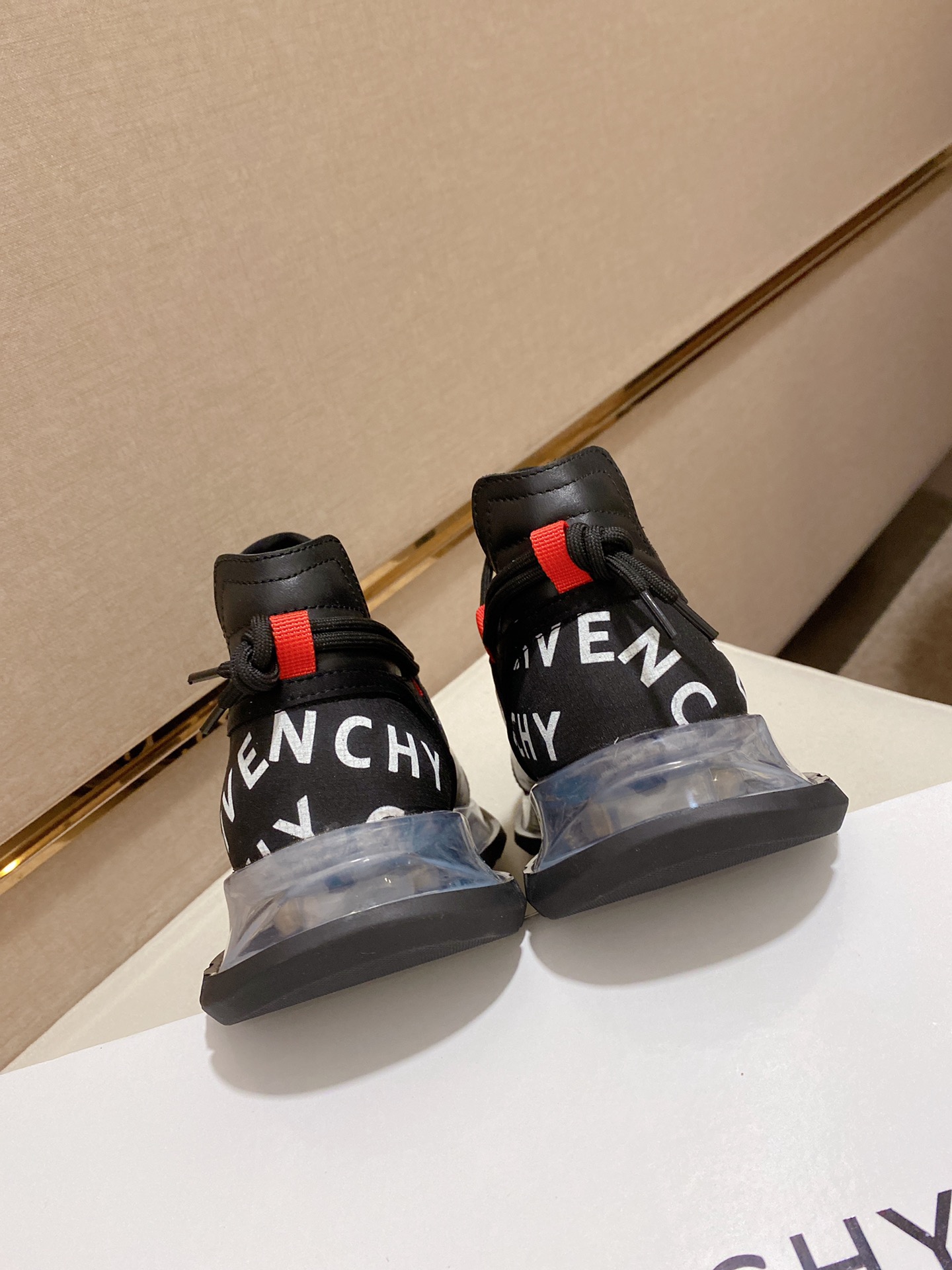Givenchy Spectre Zip Sneakers 10 - vstockx