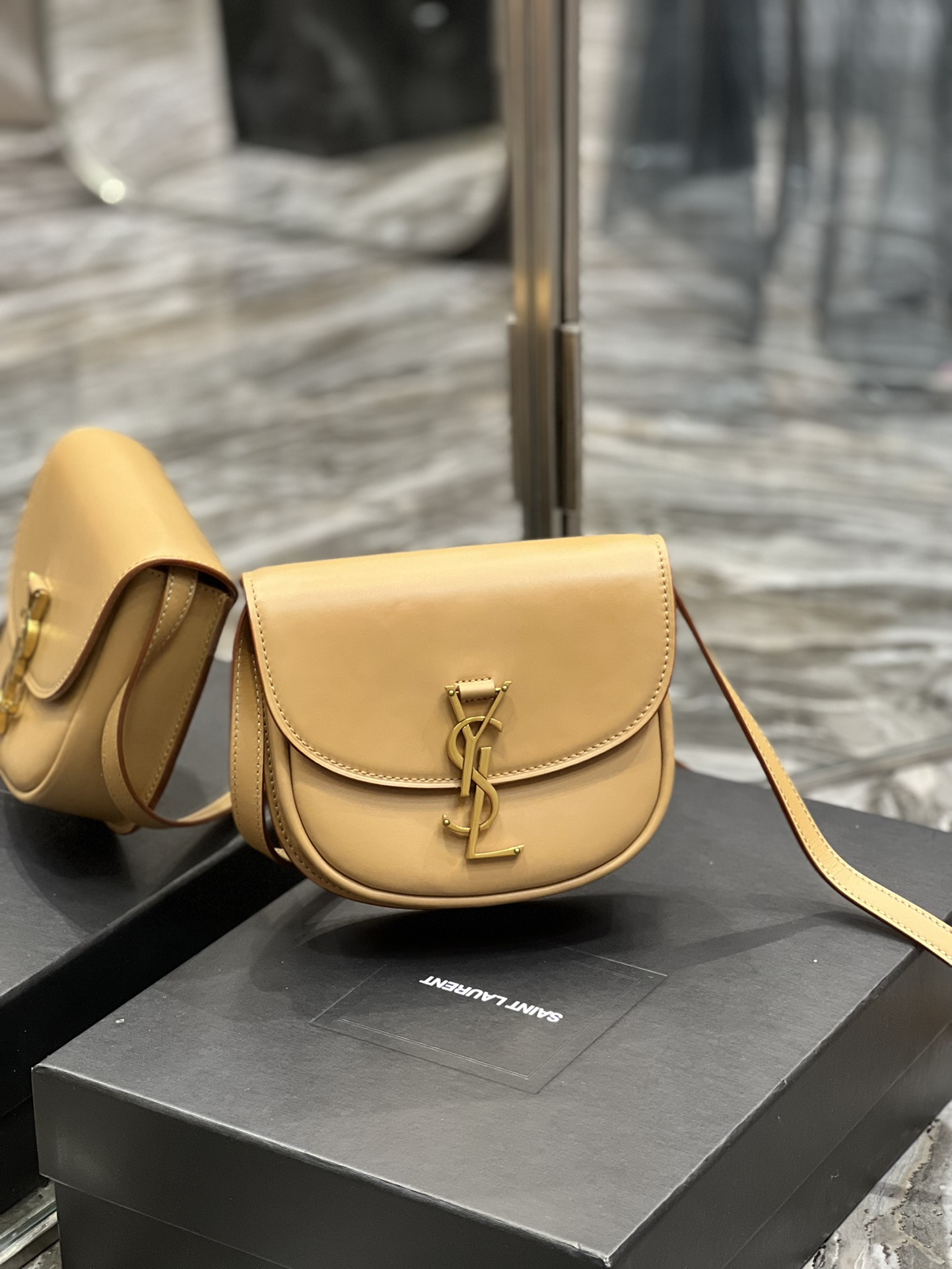 Handbags SAINT LAURENT 619740 size 18x15.5x5.5 cm - vstockx