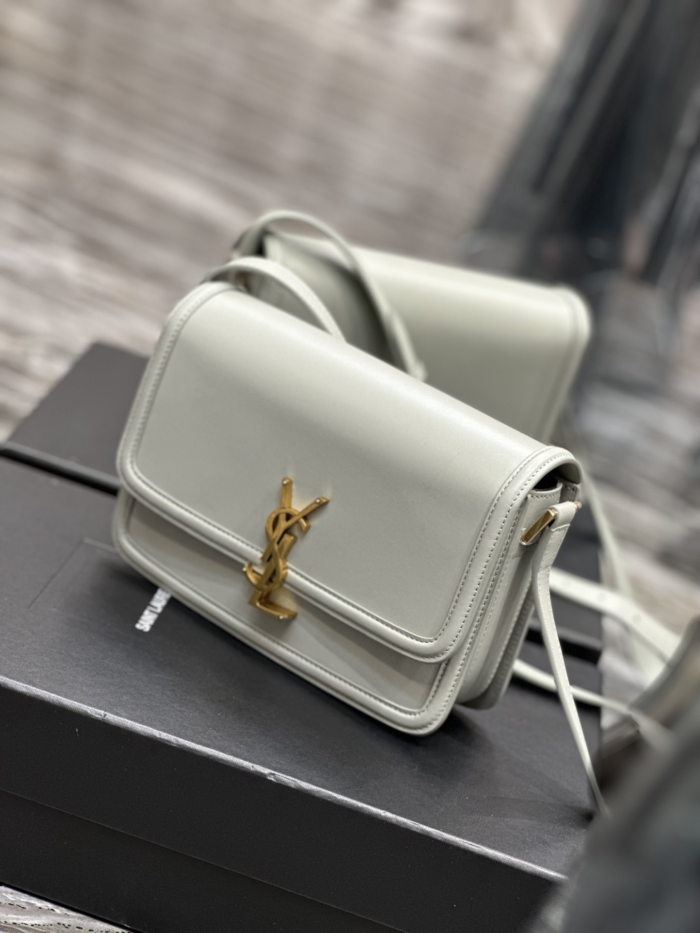 Handbags SAINT LAURENT 634305 size 23x16x6 cm - vstockx