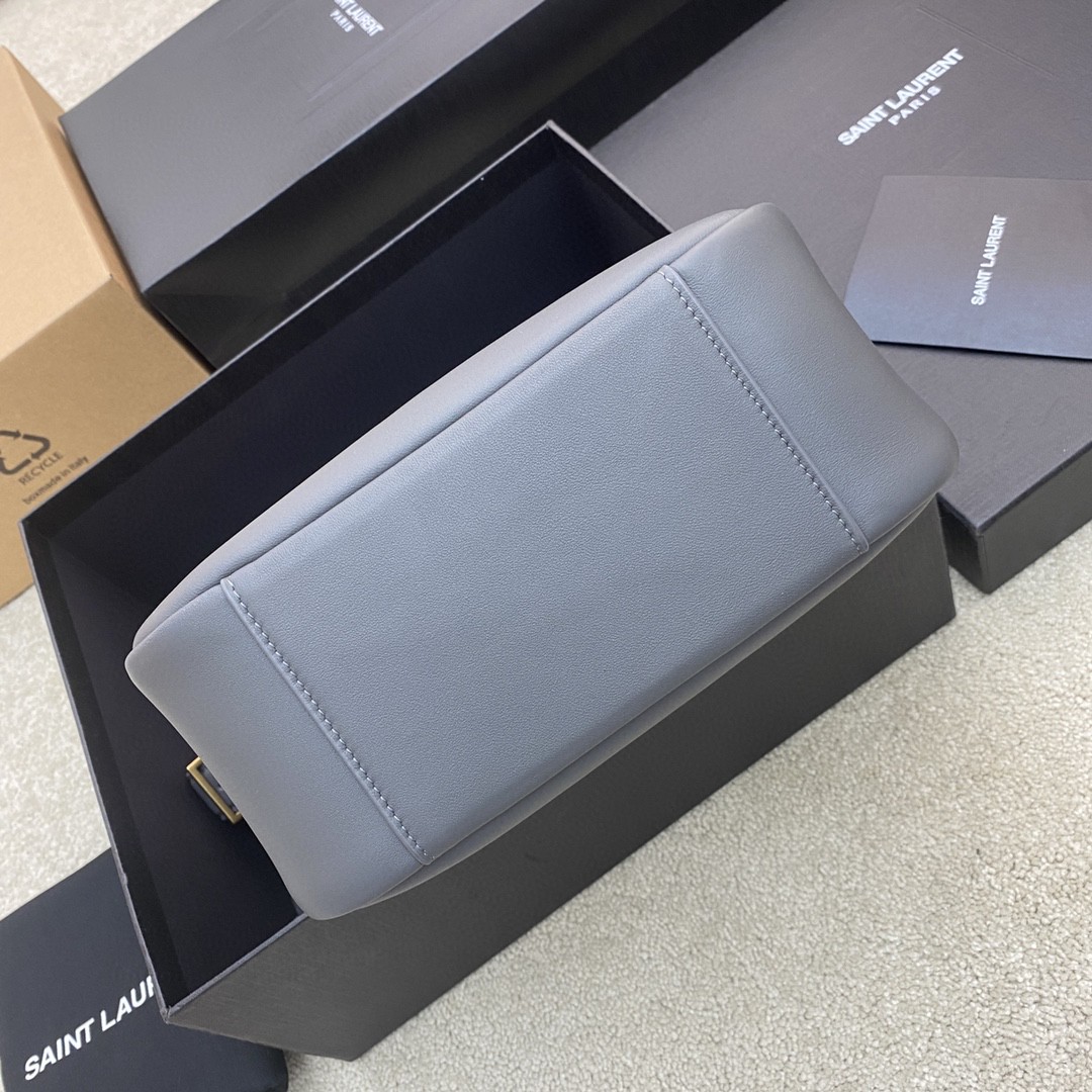 Handbags SAINT LAURENT 713938 size 22x22x10 cm - vstockx