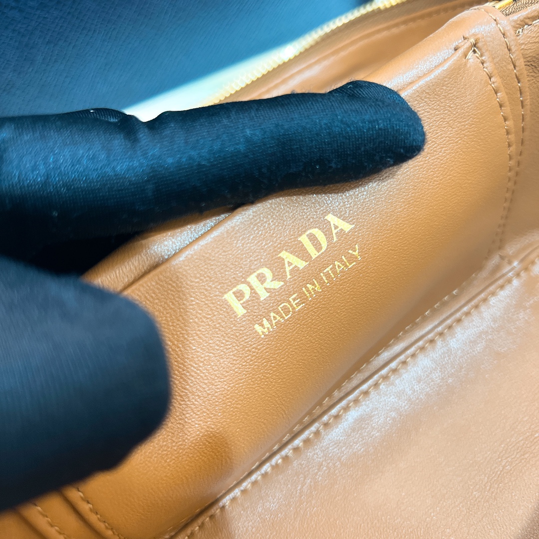 handbags prada 1BH202 18*11.5*7.5 - vstockx