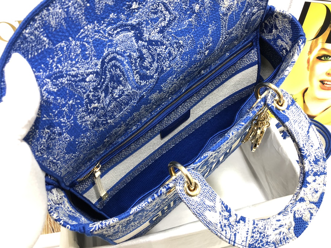 Handbag Dior M0566 size 32 x 25 x 11 cm - vstockx