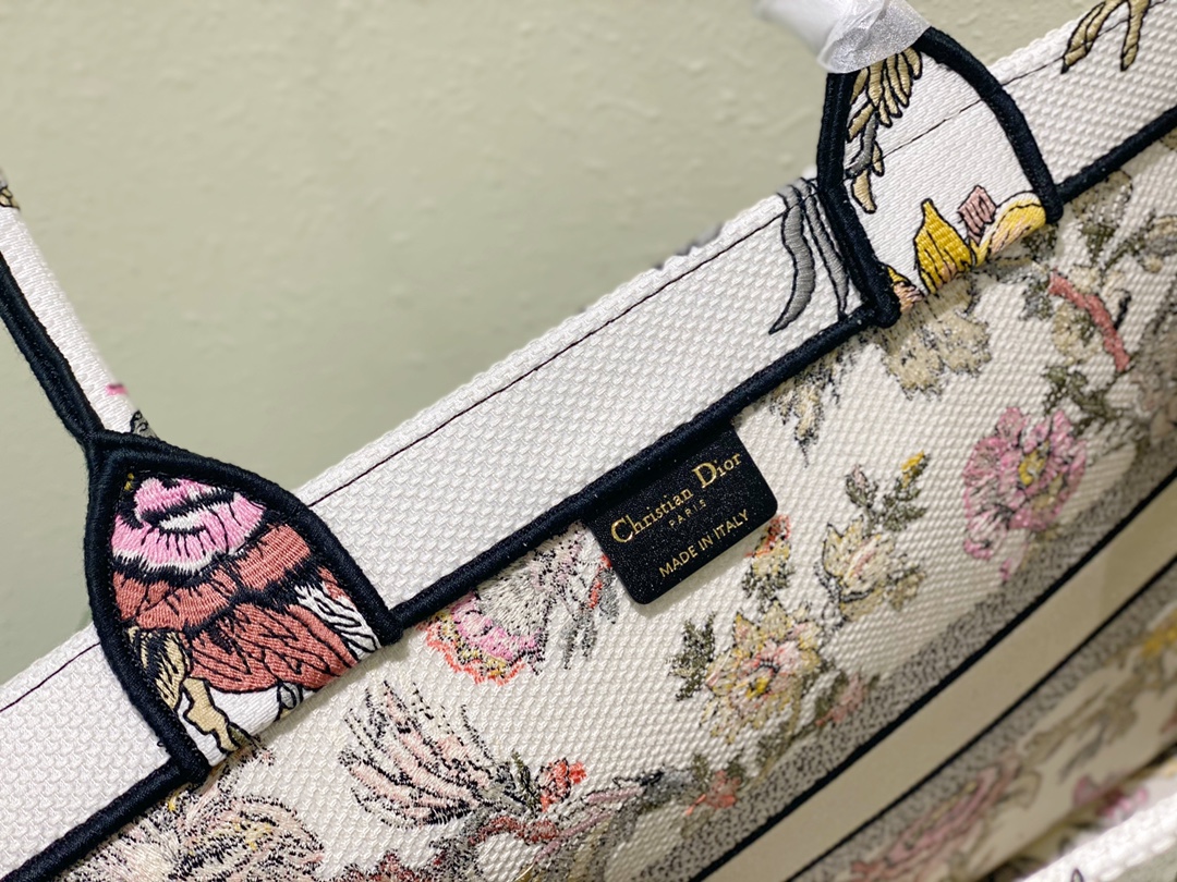Handbags Dior Book Tote 8001 size:41 cm - vstockx