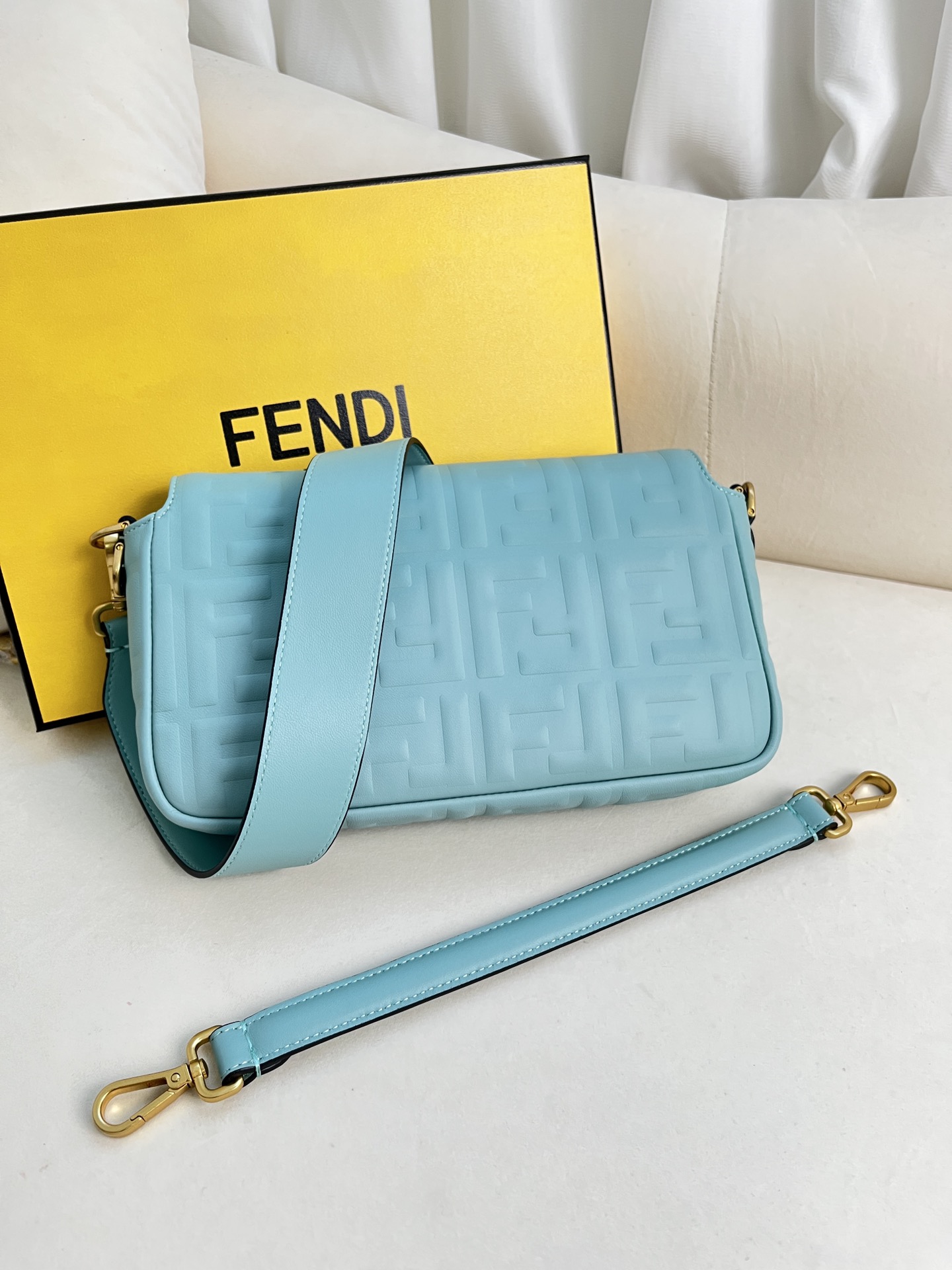 handbags FENDI 211 size:27*15*6cm - vstockx