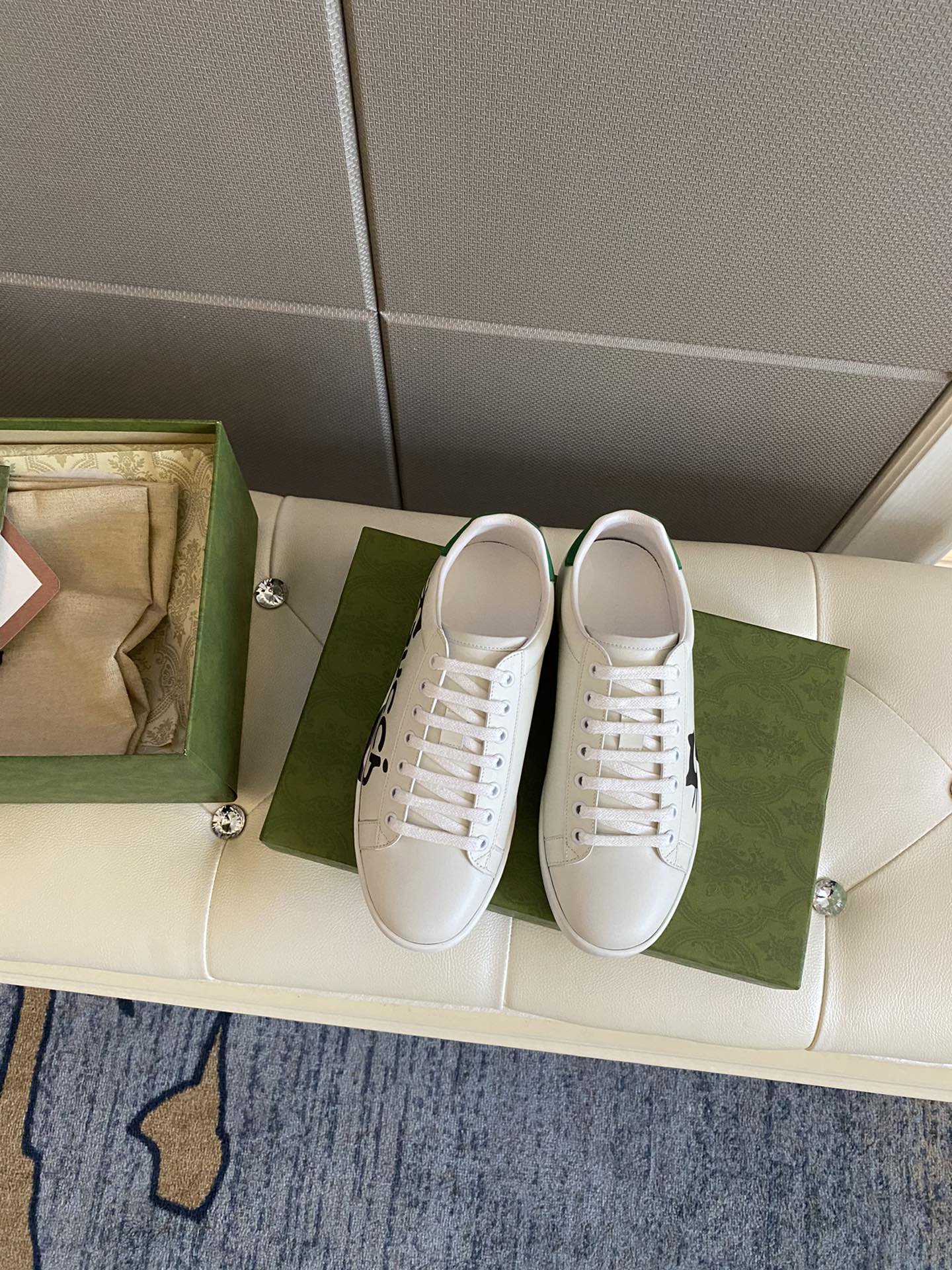 Gucci Women's Ace sneaker with bee sneaker 4 - vstockx