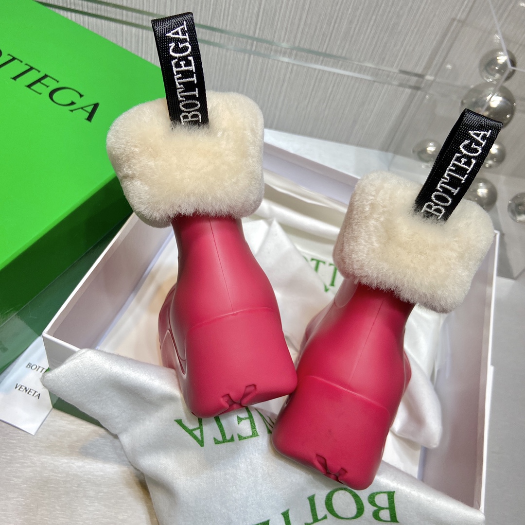 Bottega Veneta Boots 12 - vstockx