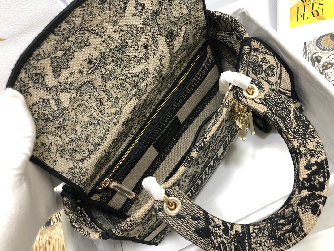Handbag Dior M0565 size 24 x 20 x 11 cm - vstockx