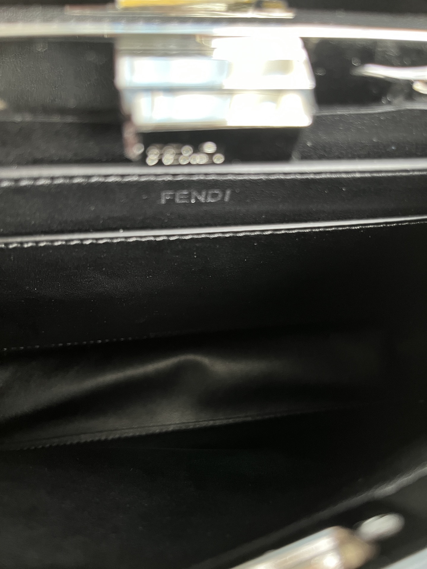 handbags FENDI 210 size:27*11*20cm - vstockx