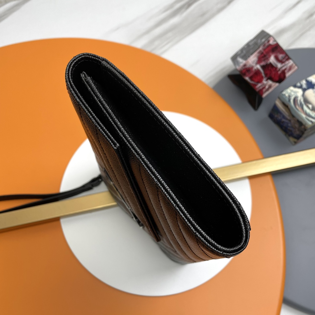 Handbags SAINT LAURENT 617662 size 21x16x3 cm - vstockx