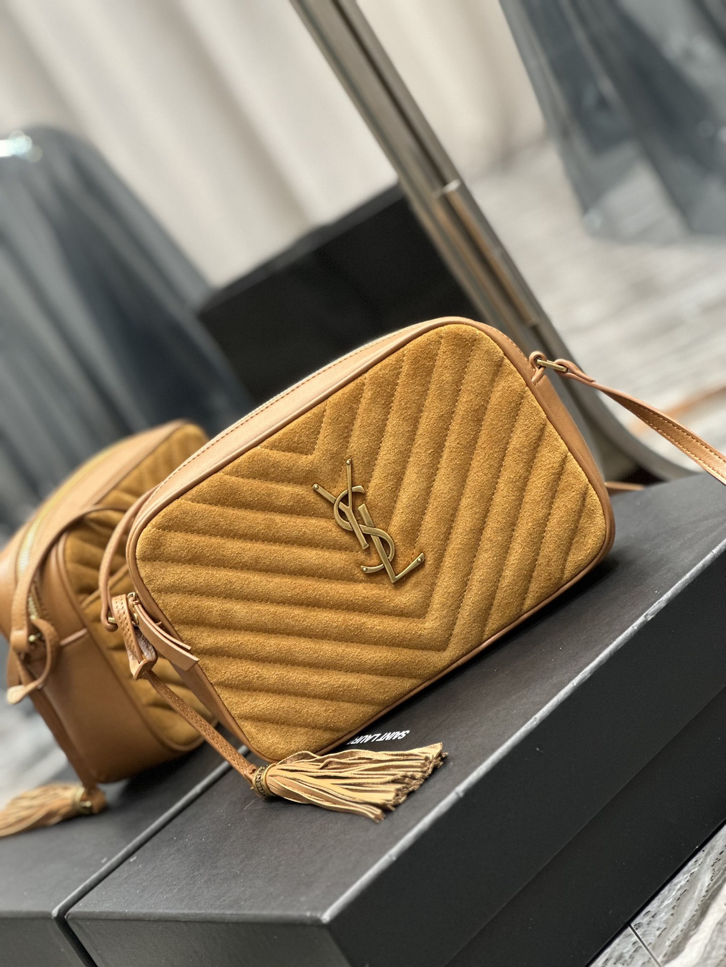 Handbags SAINT LAURENT 520534 size 23x16x6 cm - vstockx