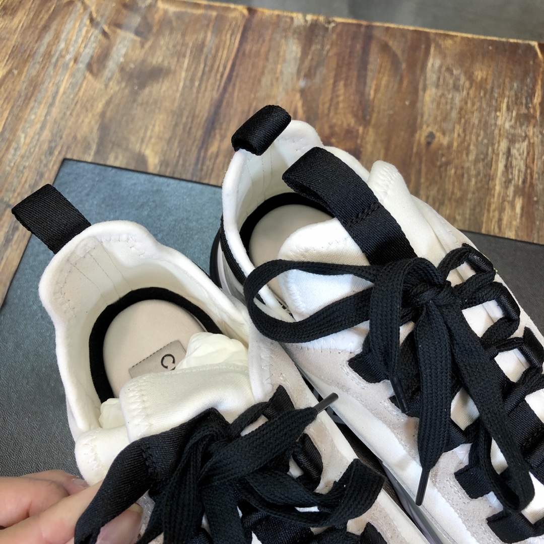 Chanel Fabric & Suede Calfskin Low Top Sneaker 16 - vstockx