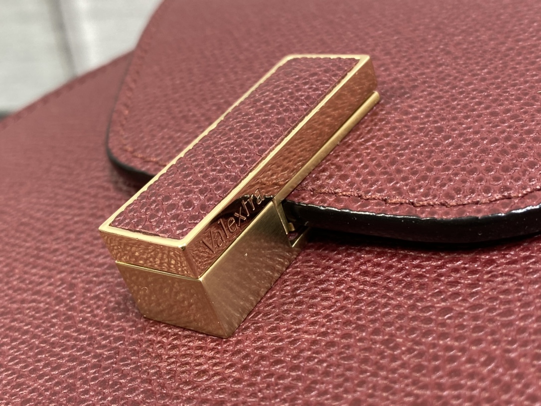 Handbag VALEXTRA size *'* - vstockx