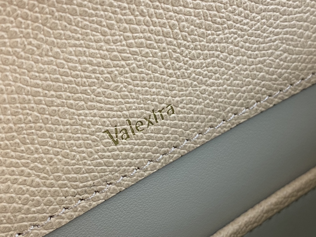 Handbag VALEXTRA size *'* - vstockx