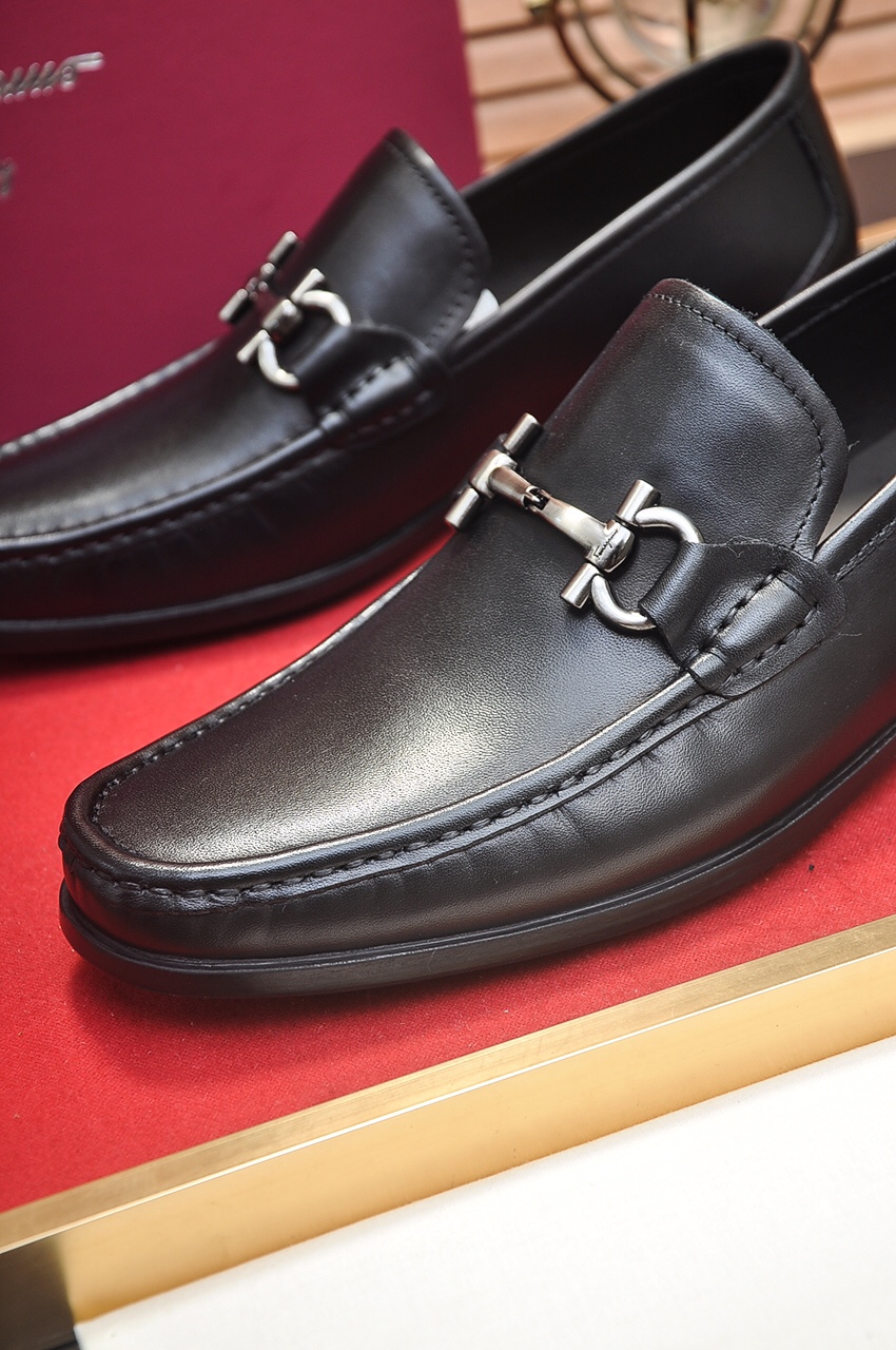 Salvatore Ferragamo Boots 7 - vstockx