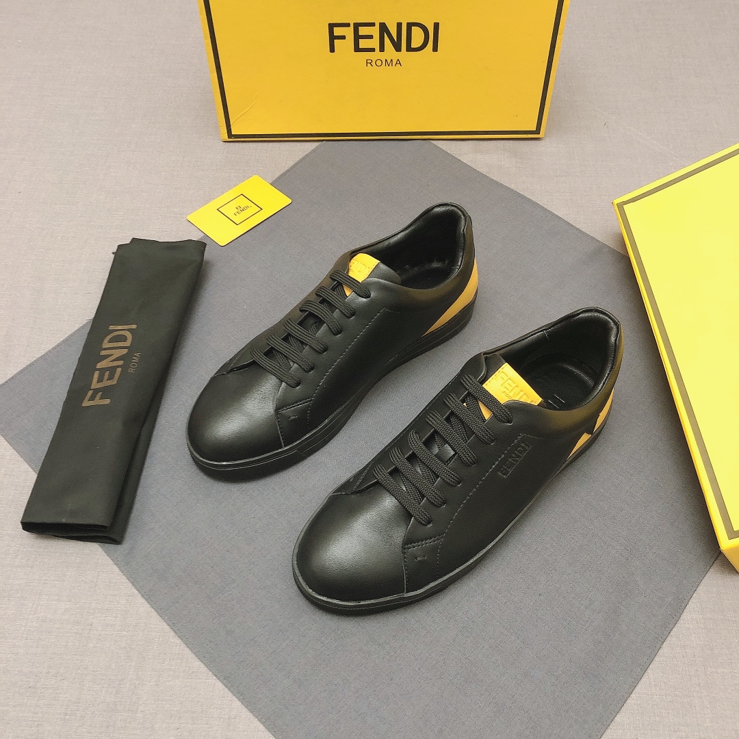 Fendi Low Top Sneakers 20 - vstockx