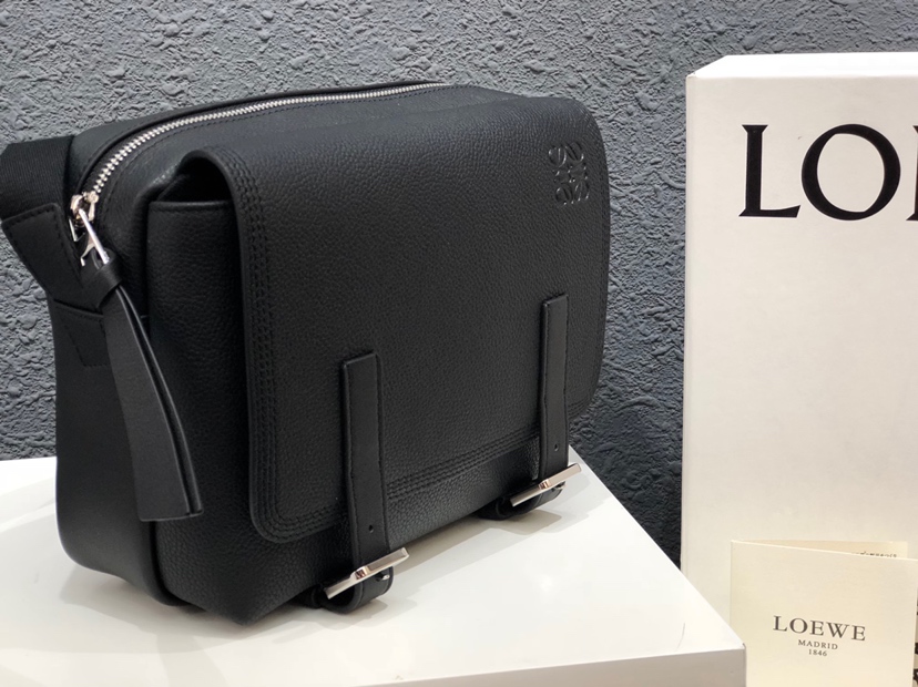 Handbags LOEWE ykk size:23x18x9 cm - vstockx