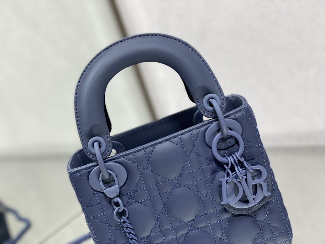 Handbag Dior size 17 cm - vstockx