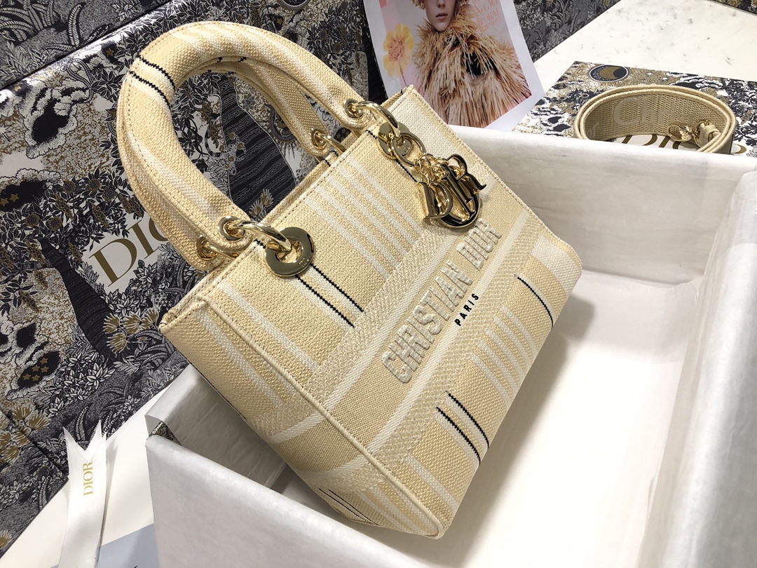 Handbag Dior M0565 size 24 x 20 x 11 cm - vstockx